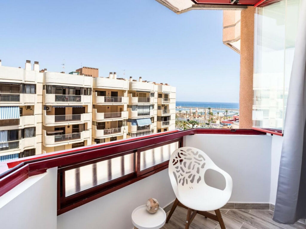 Middle Floor Apartment Fuengirola Málaga - image 2
