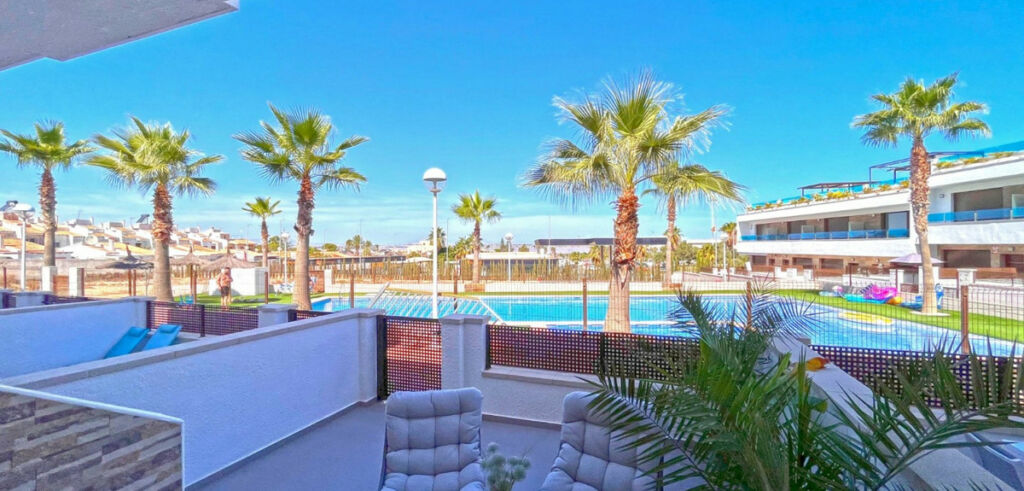 Townhouse Torrevieja Alicante - image 2