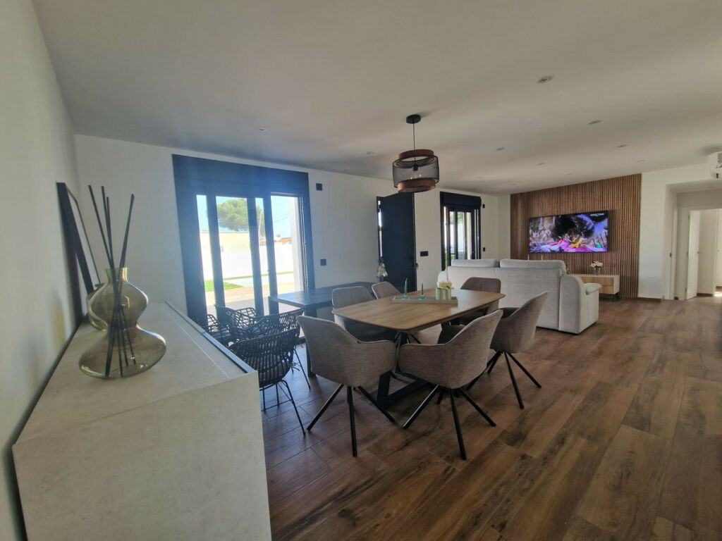 Detached Villa Los Balcones Alicante - image 2