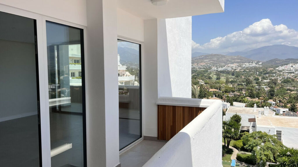 Penthouse Nueva Andalucía Málaga - image 3