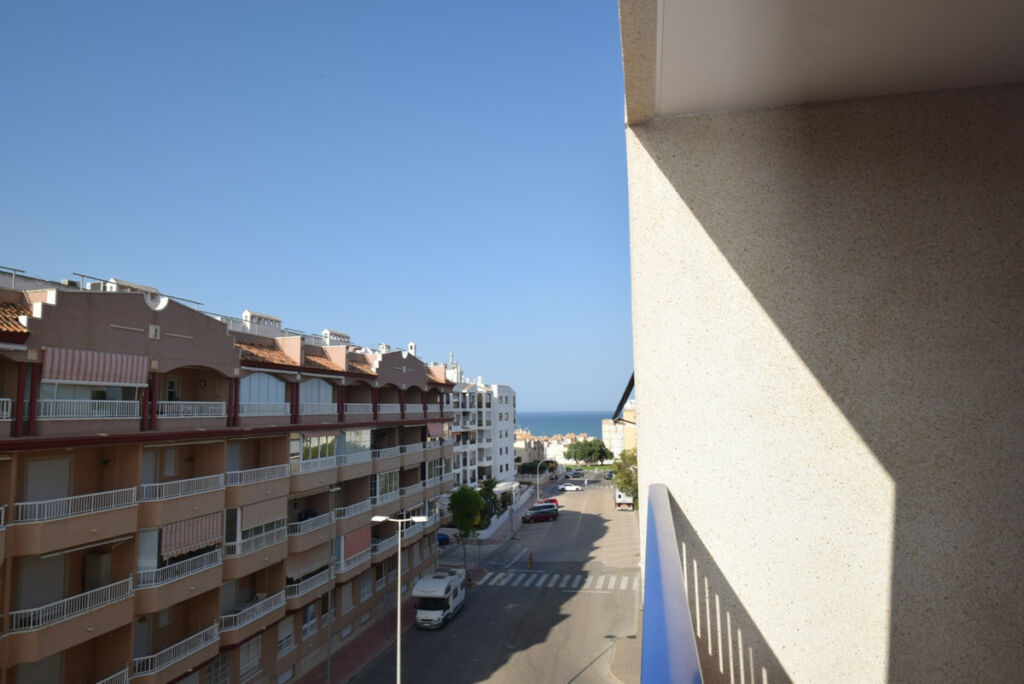 Middle Floor Apartment Guardamar del Segura Alicante - image 2