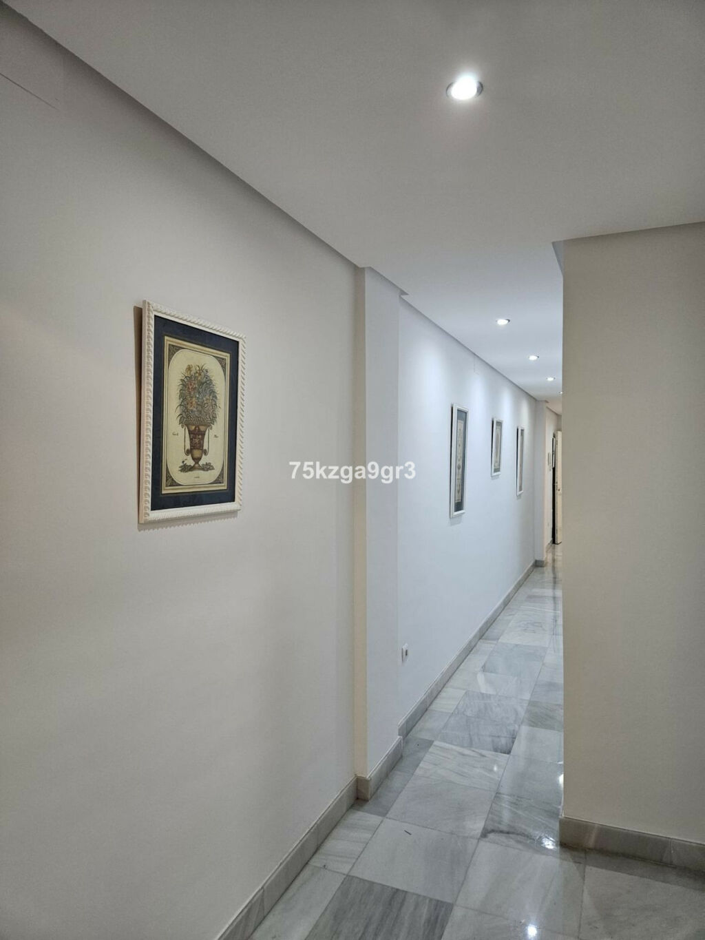 Middle Floor Apartment Estepona Málaga - image 2