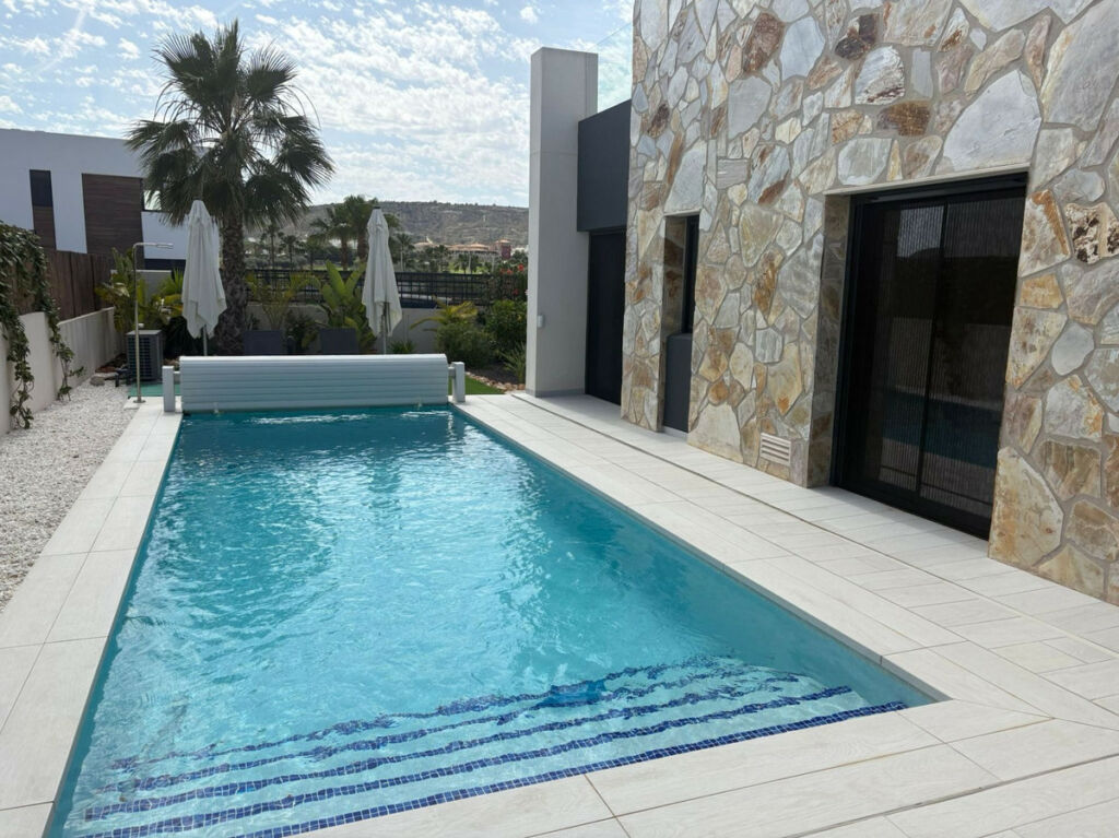 Detached Villa La Finca Golf Alicante - image 2