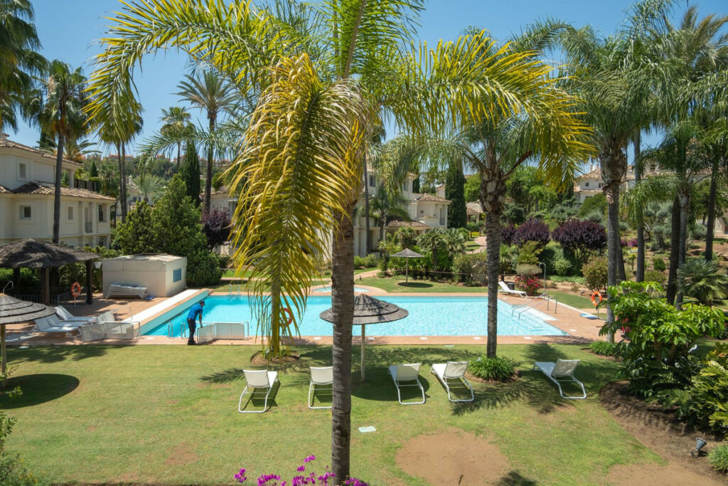 Middle Floor Apartment Nueva Andalucía Málaga