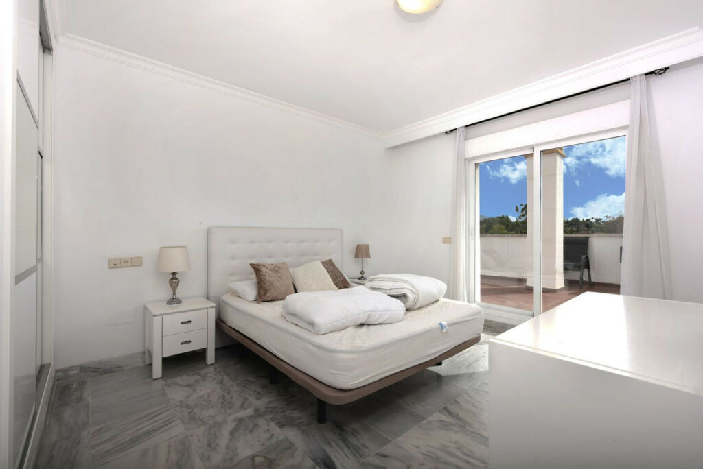 Penthouse Puerto Banús Málaga - image 3