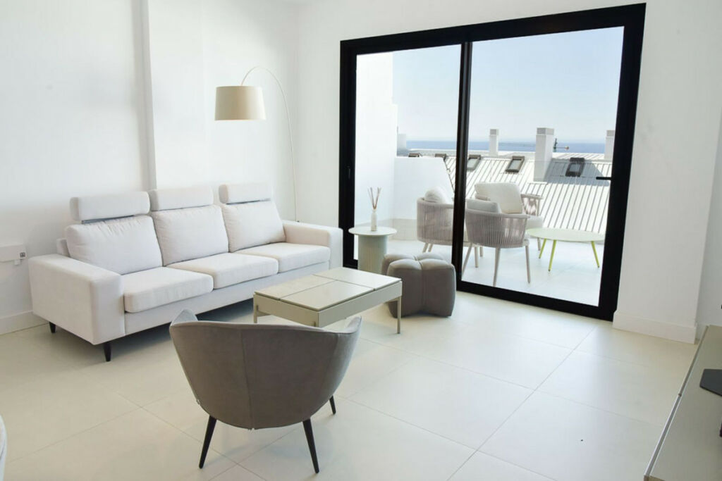 Middle Floor Apartment Fuengirola Málaga - image 2