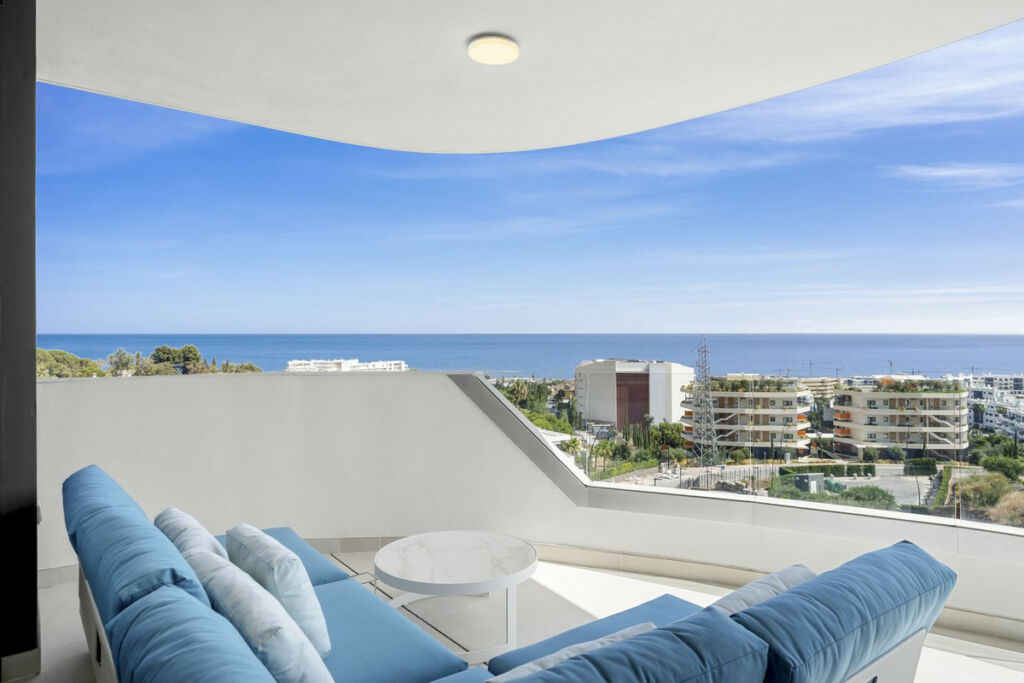 Middle Floor Apartment Fuengirola Málaga - image 3