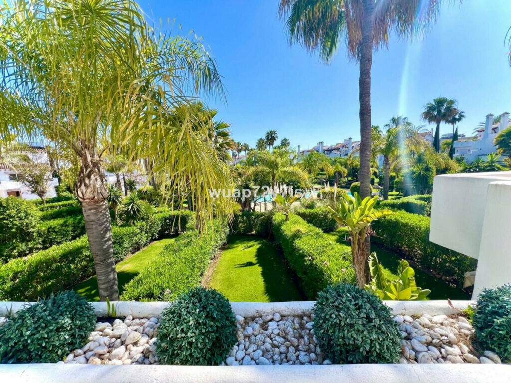 Townhouse Estepona Málaga - image 2