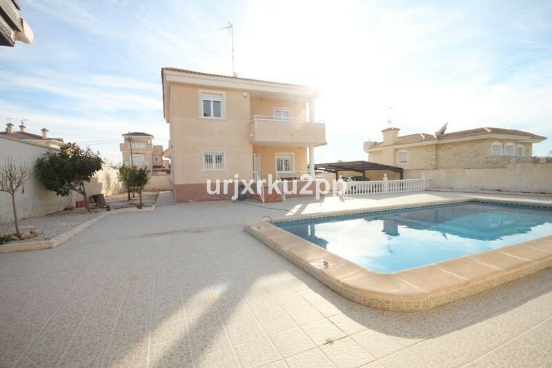 Detached Villa Aguas Nuevas Alicante - image 2