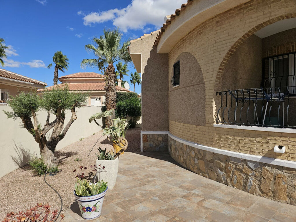 Detached Villa Benijofar Alicante - image 2