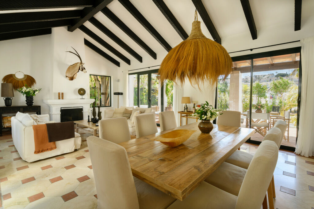 Detached Villa Estepona Málaga - image 2