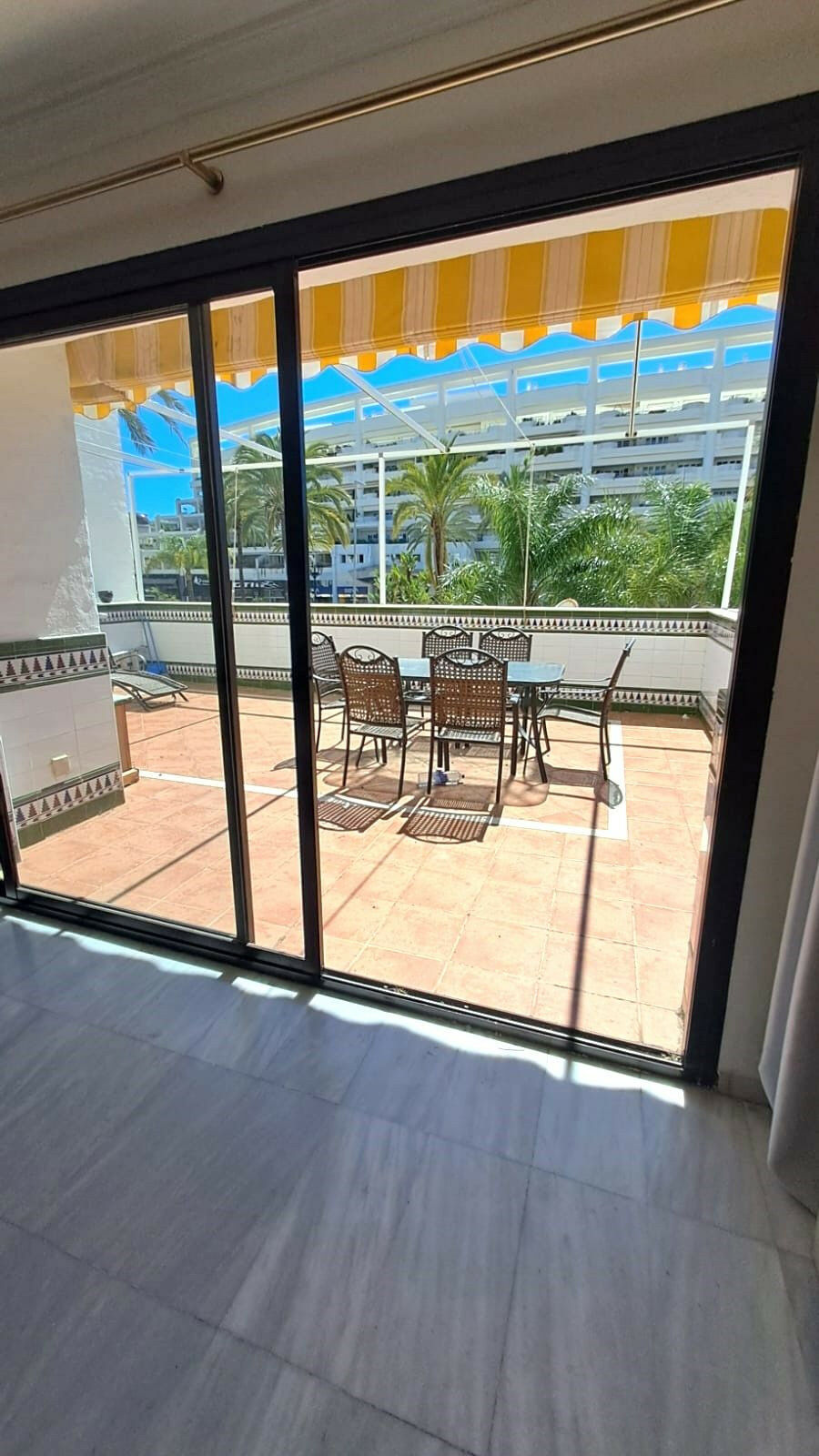 Middle Floor Apartment Puerto Banús Málaga - image 2