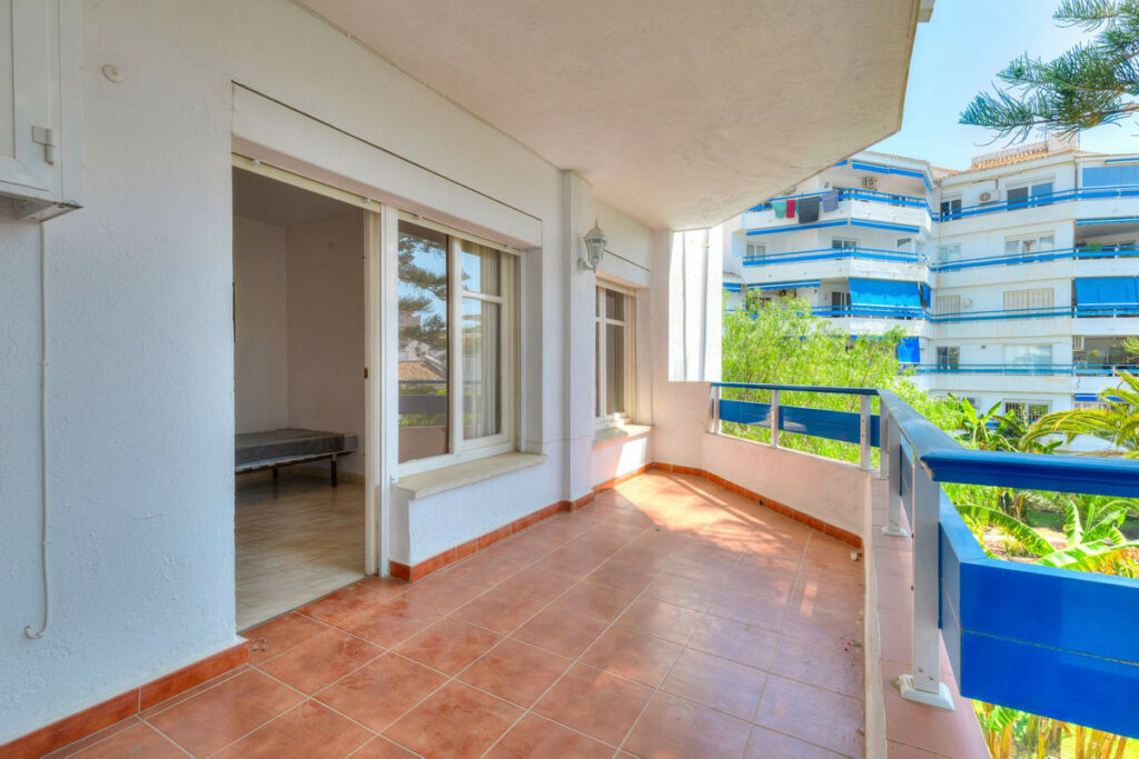 Middle Floor Apartment Fuengirola Málaga - image 2
