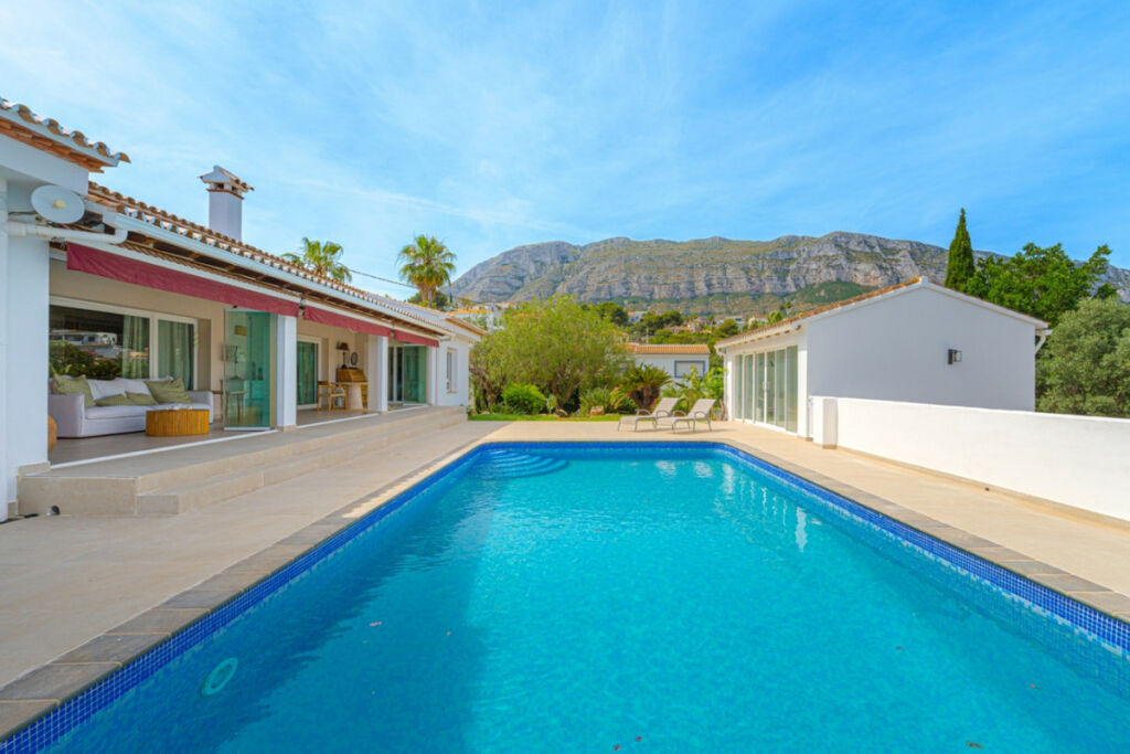 Detached Villa Denia Alicante - image 2