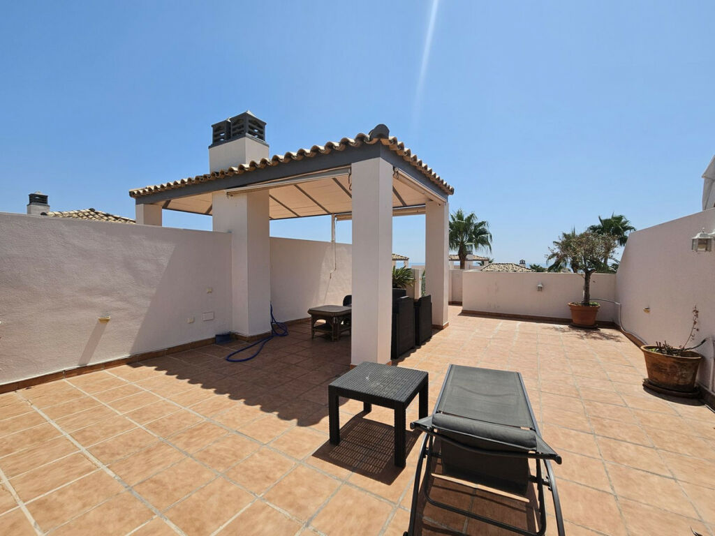 Top Floor Apartment Estepona Málaga - image 2