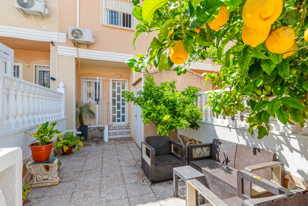 Townhouse Dona Pepa Alicante - image 2