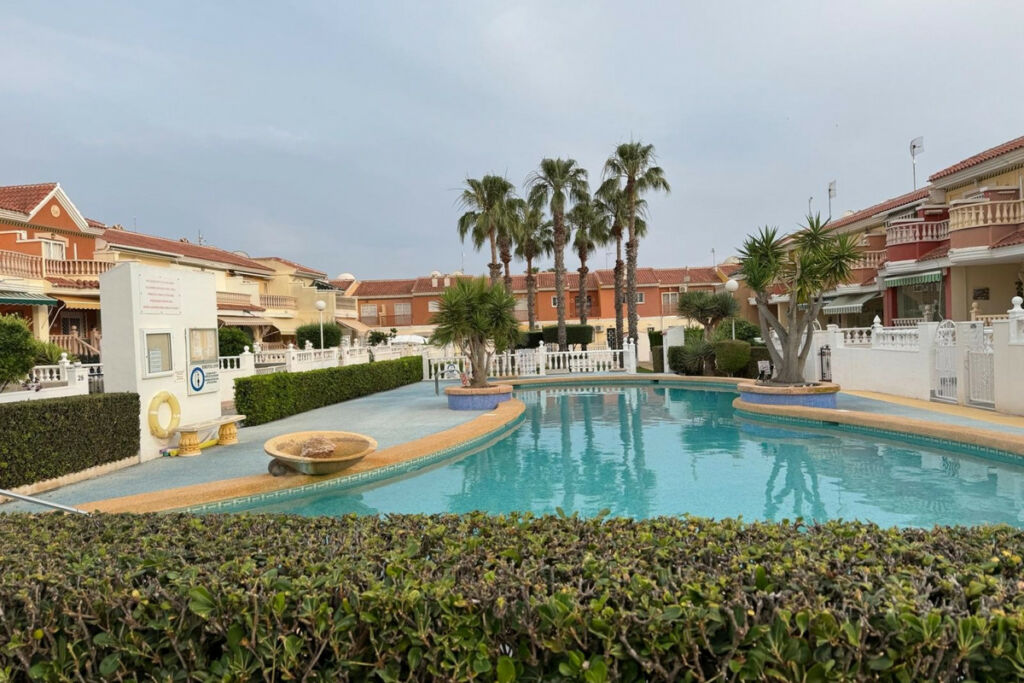 Townhouse Dona Pepa Alicante - image 2