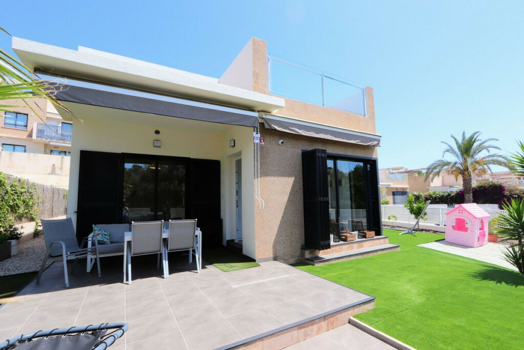 Detached Villa La Zenia Alicante - image 2