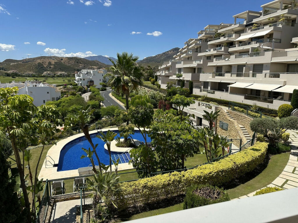 Middle Floor Apartment Benahavís Málaga - image 2