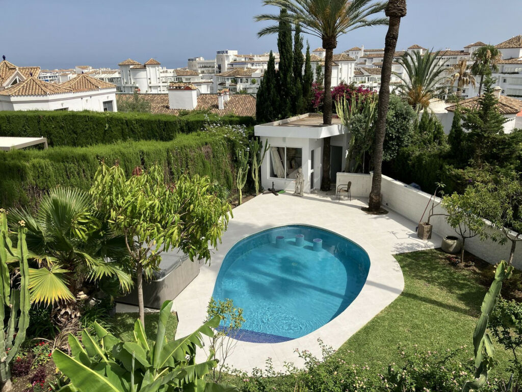 Detached Villa Puerto Banús Málaga - image 2