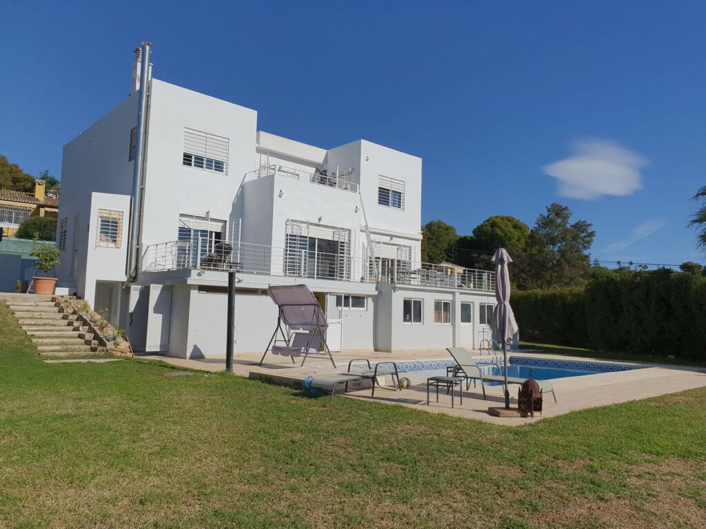 Detached Villa Elviria Málaga - image 4