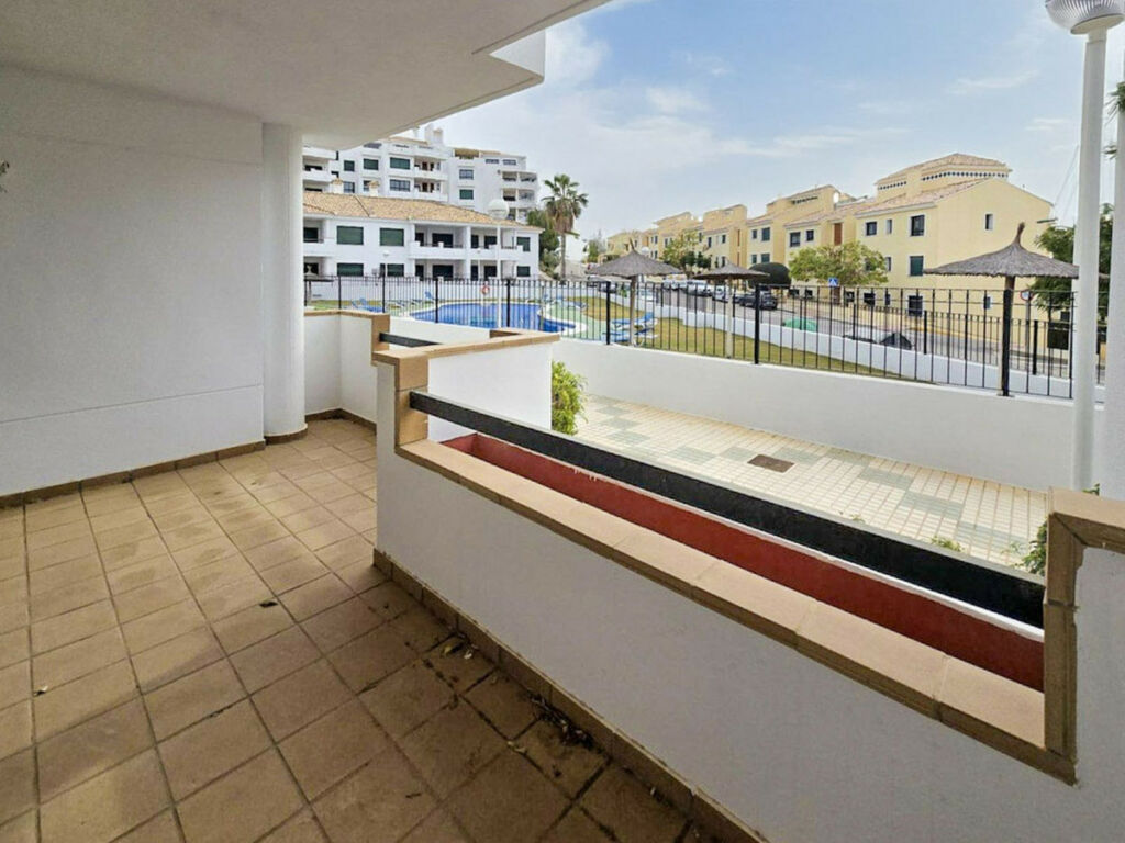 Ground Floor Apartment Lomas De Campoamor Alicante - image 2