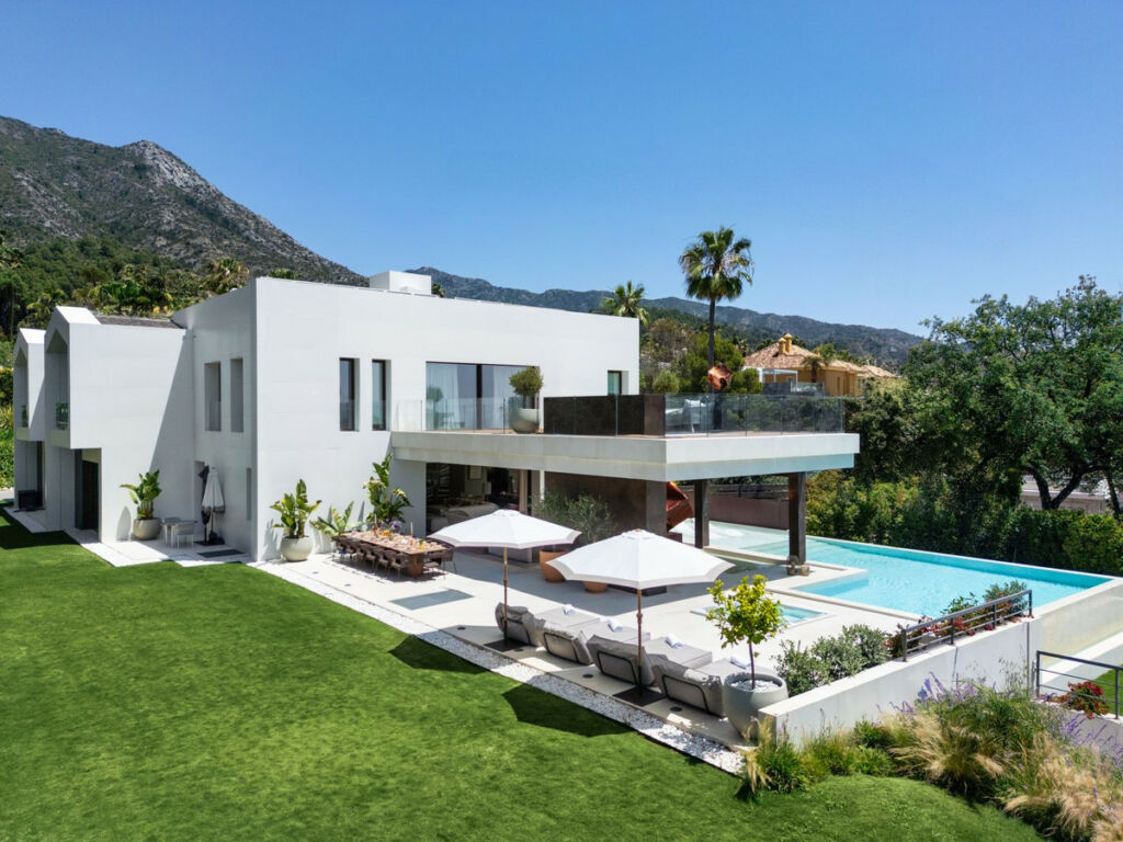 Detached Villa Sierra Blanca Málaga - image 2