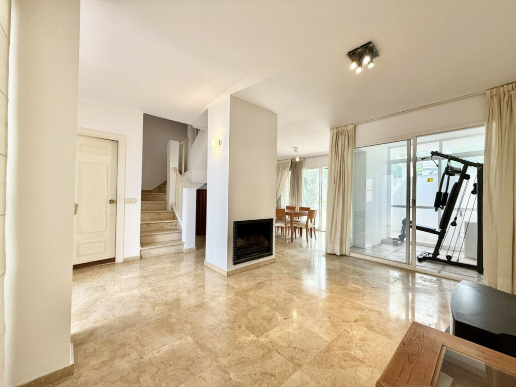 Townhouse Nueva Andalucía Málaga - image 2