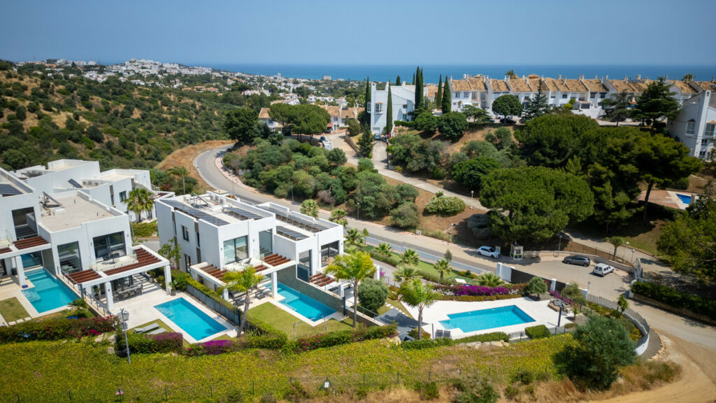 Semi-Detached House Cabopino Málaga - image 2