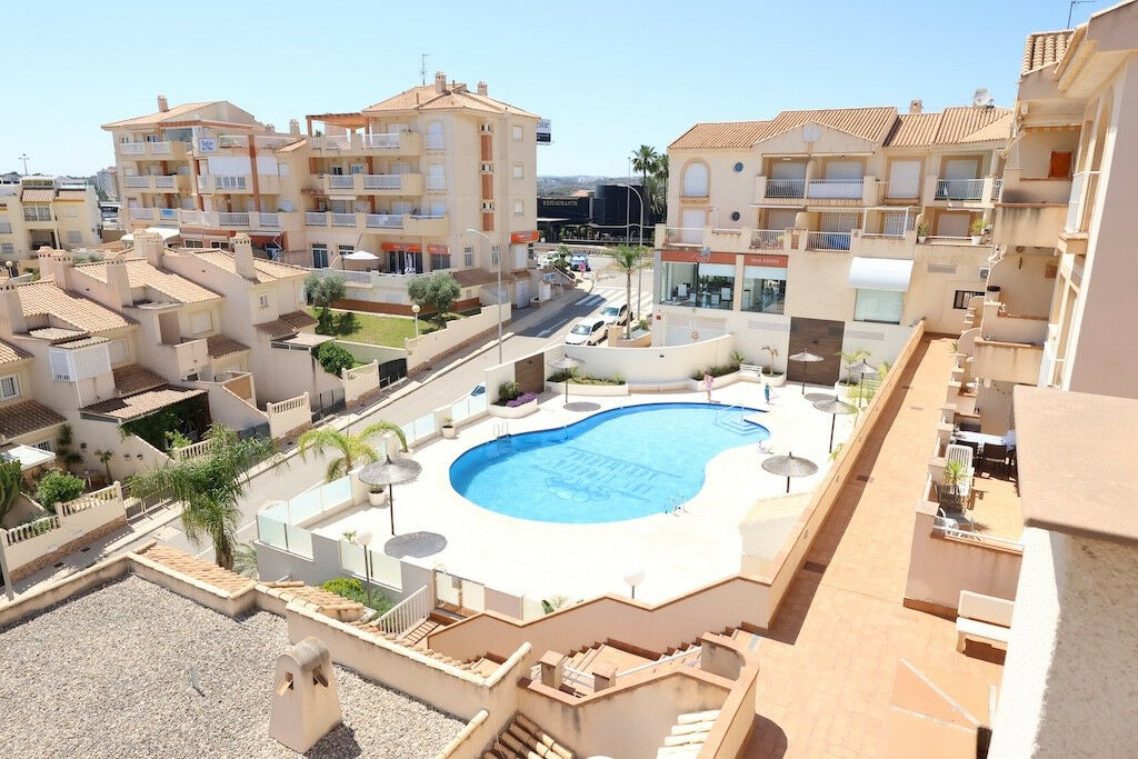 Middle Floor Apartment Campoamor Alicante - image 2