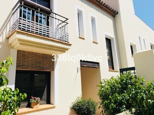 Townhouse Benahavís Málaga - image 2