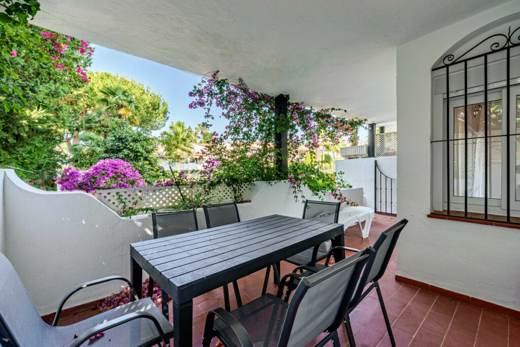 Ground Floor Apartment Sierra Blanca Málaga - image 2