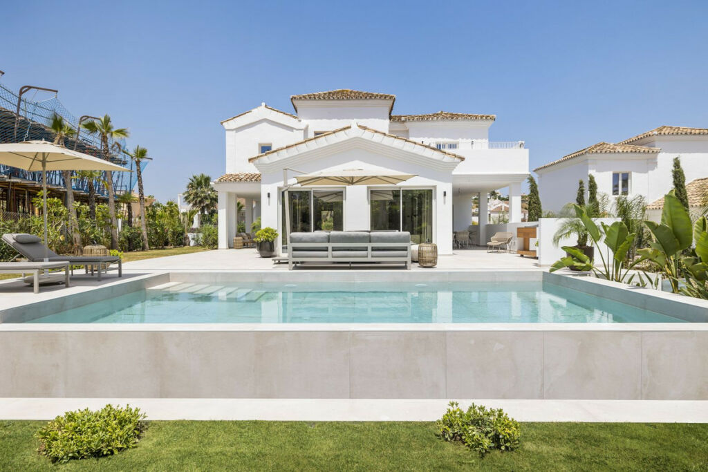 Detached Villa Casares Playa Málaga - image 2