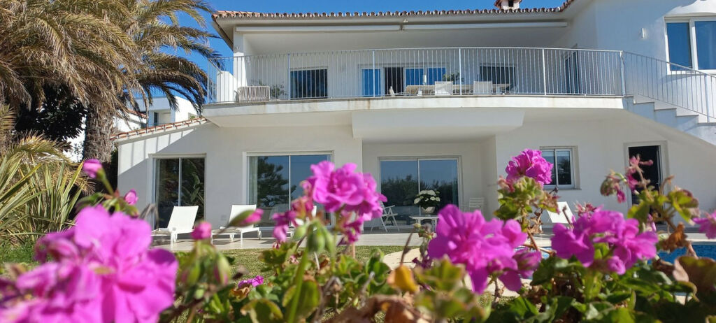 Detached Villa El Chaparral Málaga - image 2
