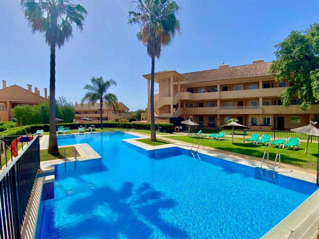Middle Floor Apartment Marbella Málaga - image 2