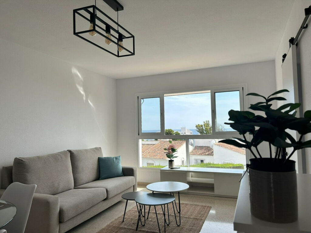 Middle Floor Apartment Riviera del Sol Málaga - image 2