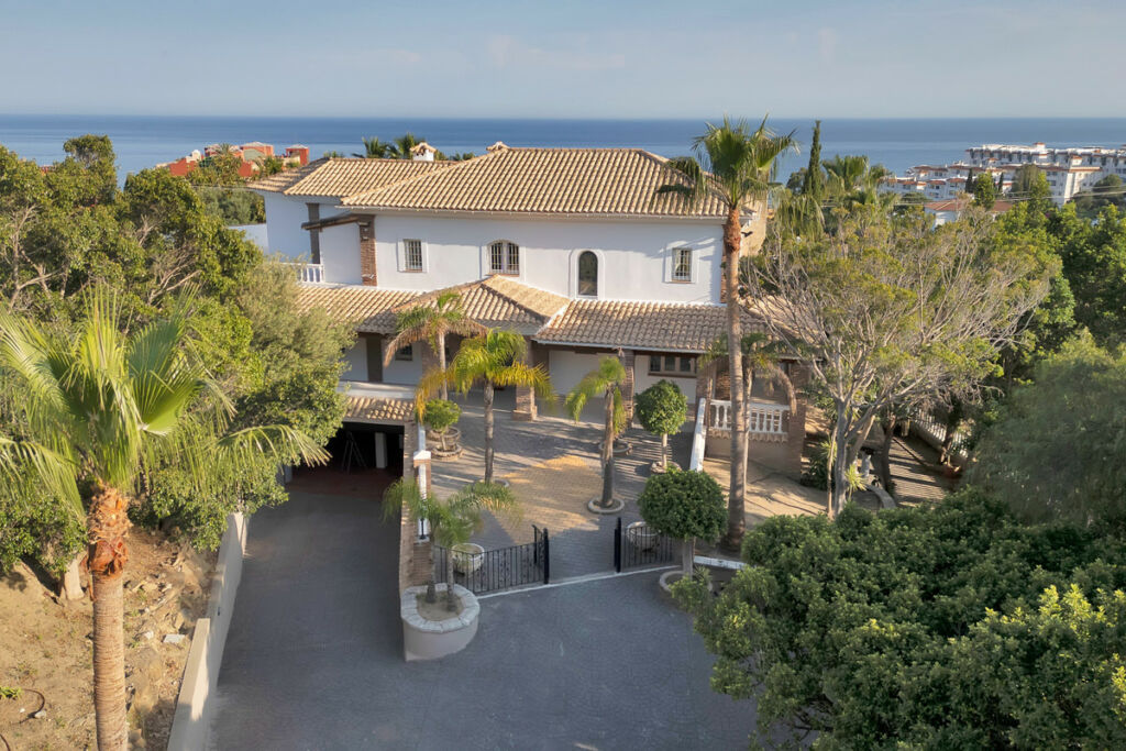 Detached Villa La Capellania Málaga - image 2