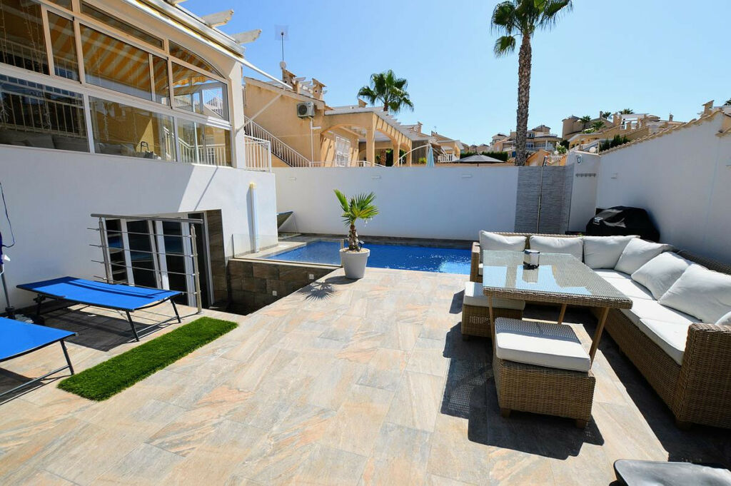 Detached Villa Los Altos Alicante - image 2