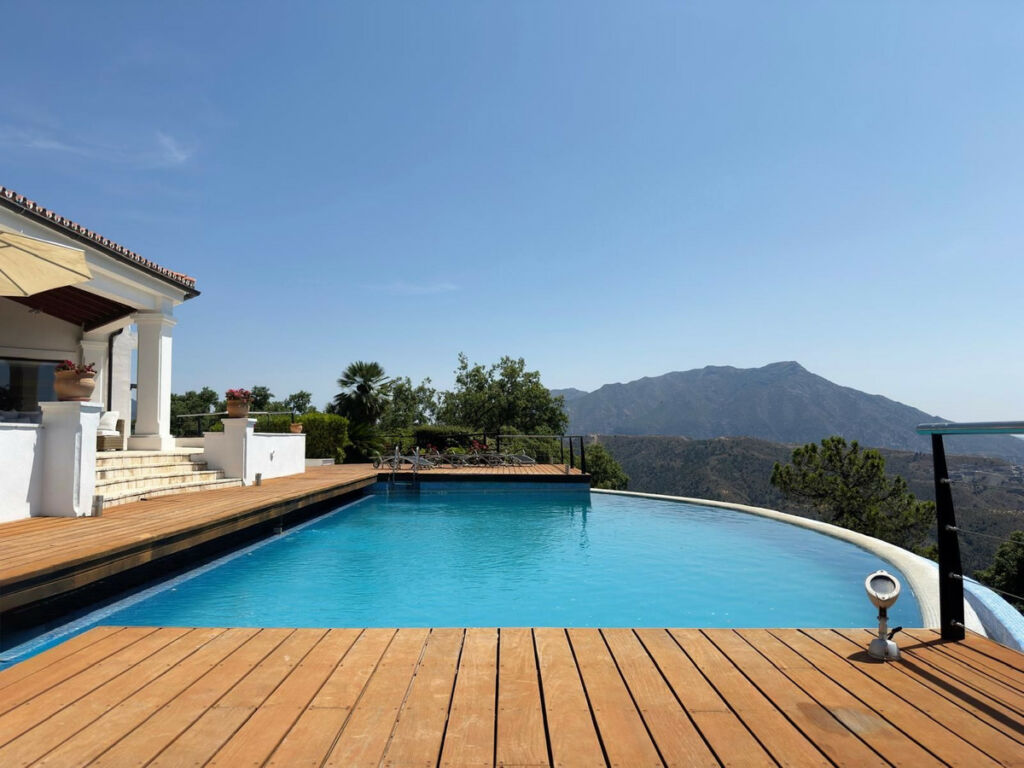 Detached Villa La Zagaleta Málaga - image 2