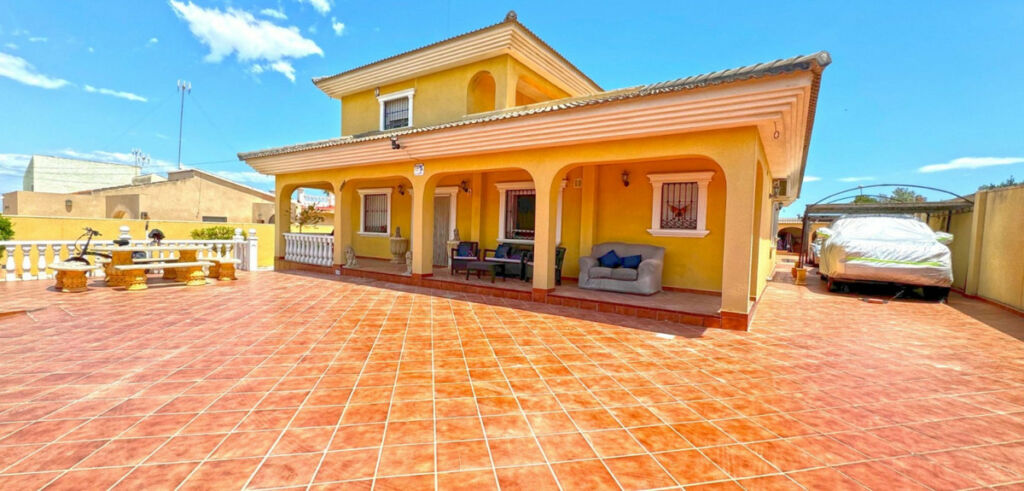 Detached Villa Torrevieja Alicante - image 2