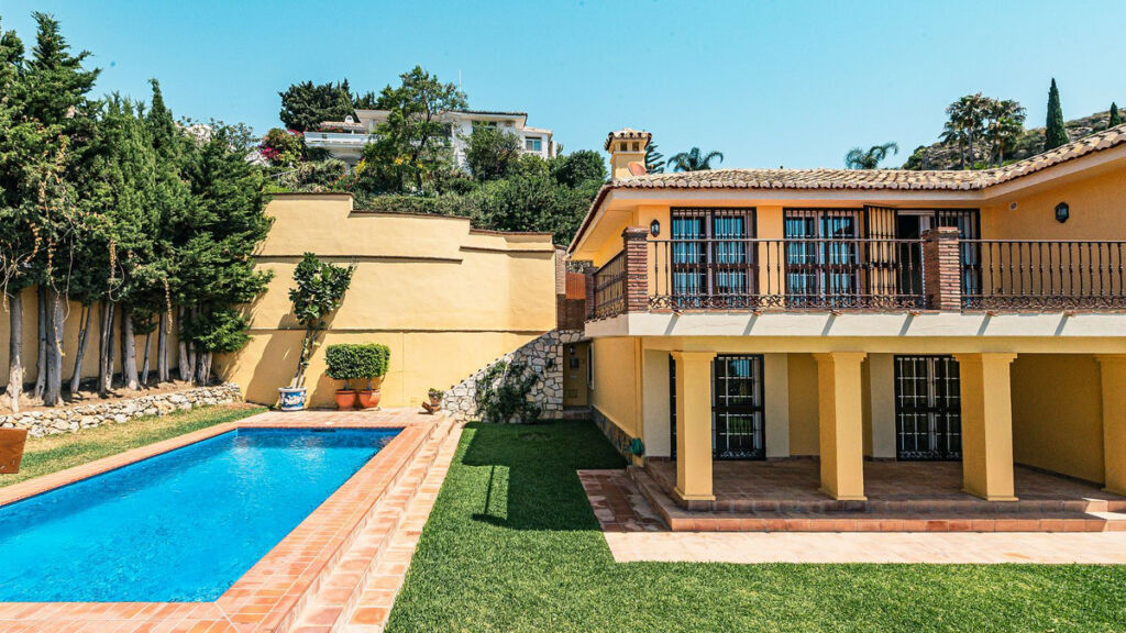 Semi-Detached House La Capellania Málaga - image 2