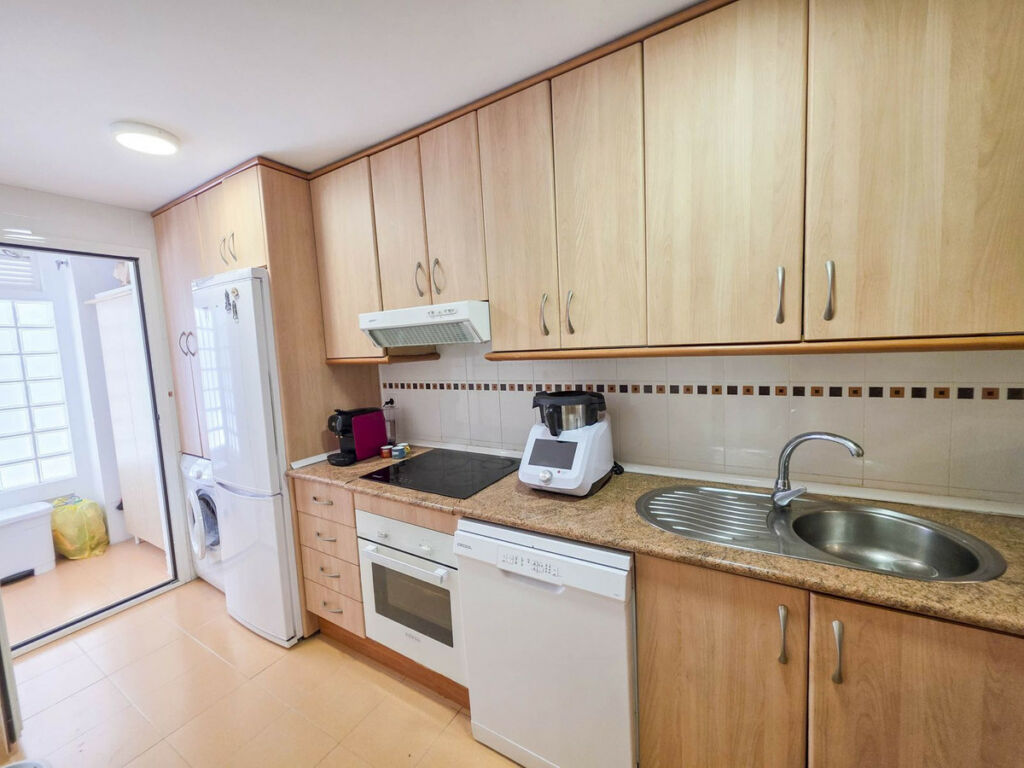Middle Floor Apartment San Luis de Sabinillas Málaga - image 2