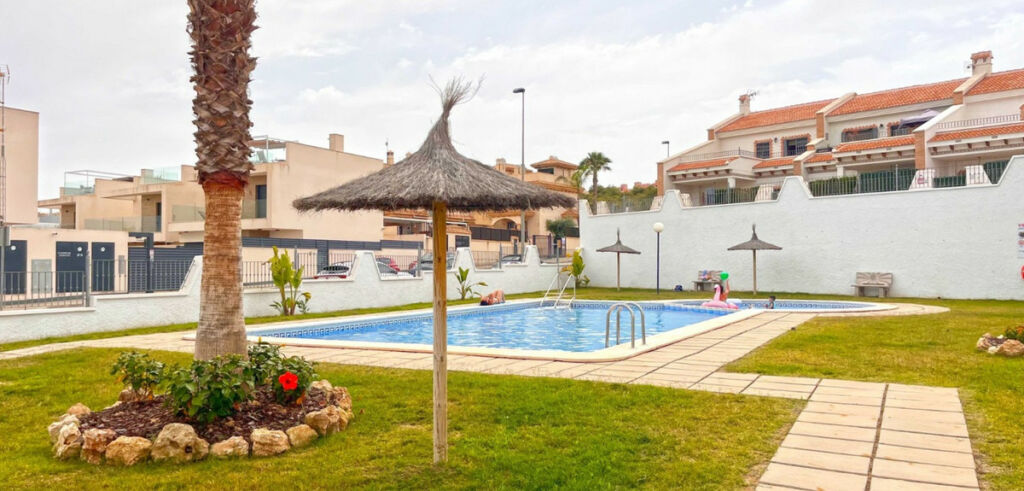 Townhouse San Miguel de Salinas Alicante - image 2