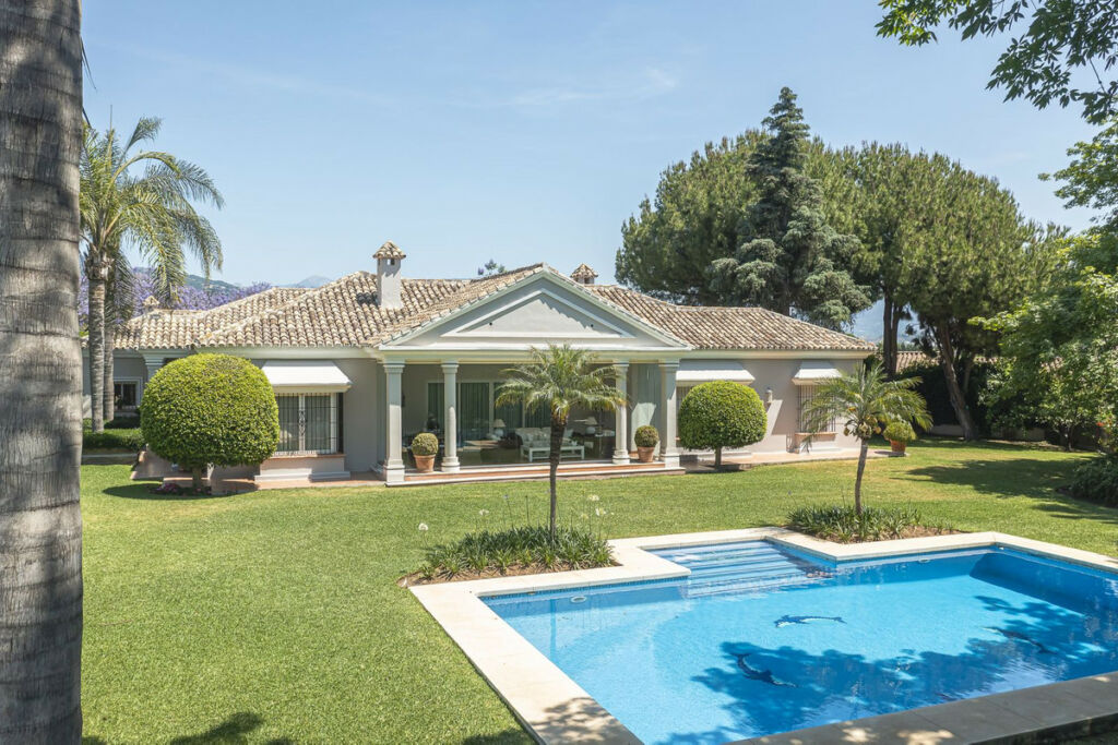 Detached Villa Guadalmina Alta Málaga - image 2
