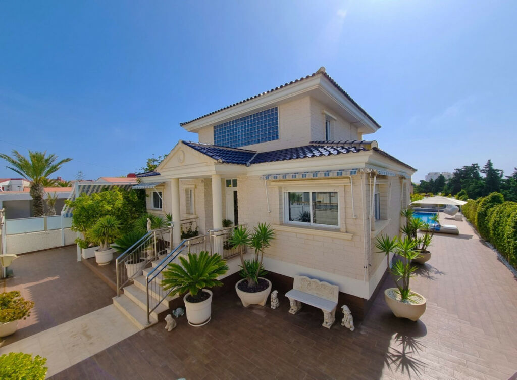 Detached Villa La Mata Alicante - image 2