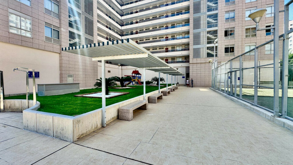 Middle Floor Apartment Villajoyosa Alicante - image 2