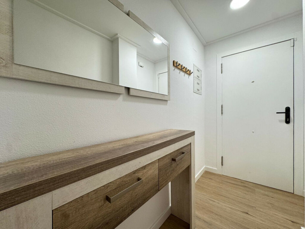 Middle Floor Apartment Torrevieja Alicante - image 2