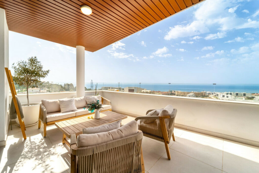 Middle Floor Apartment Fuengirola Málaga - image 3
