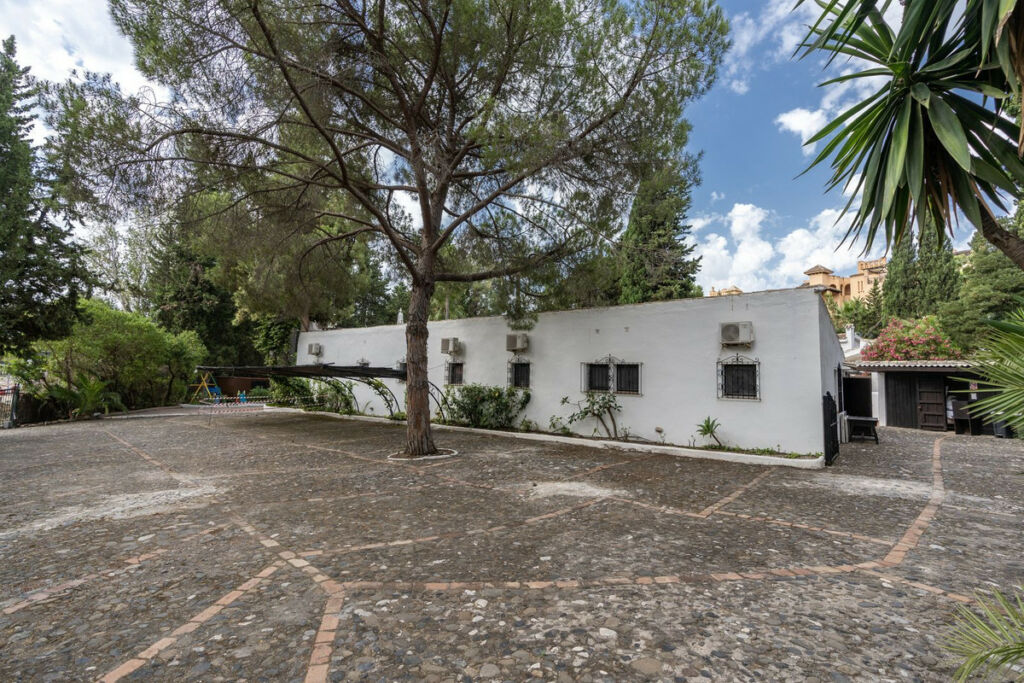 Detached Villa Estepona Málaga - image 21