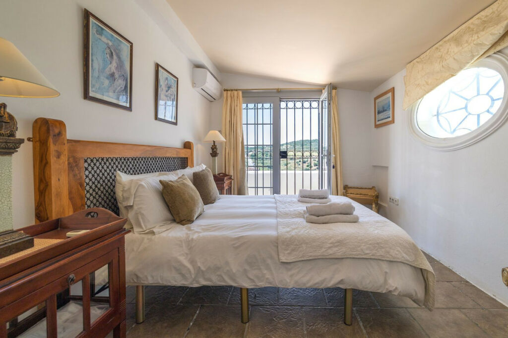 Detached Villa Estepona Málaga - image 37